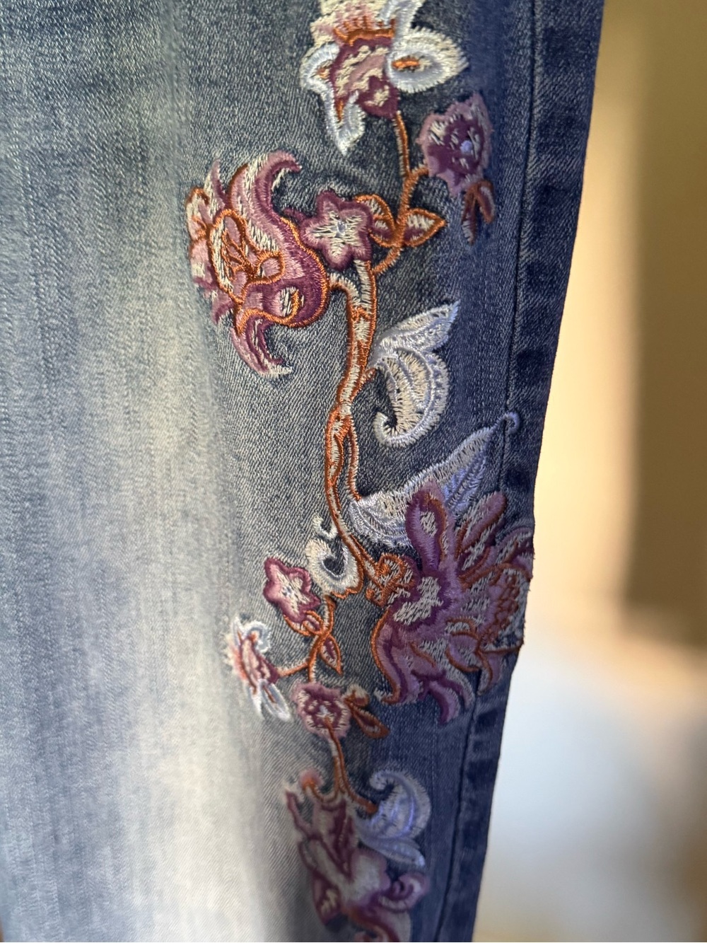 White House Black Market Cropped Jeans with Pink Embroidery 12 - Picture 5 of 9